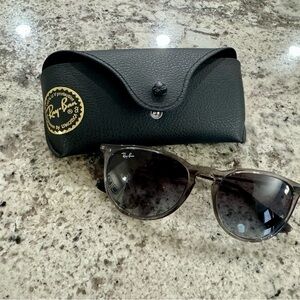RAY BAN ERIKA SUNGLASSES IN GRAY! LIKE NEW!